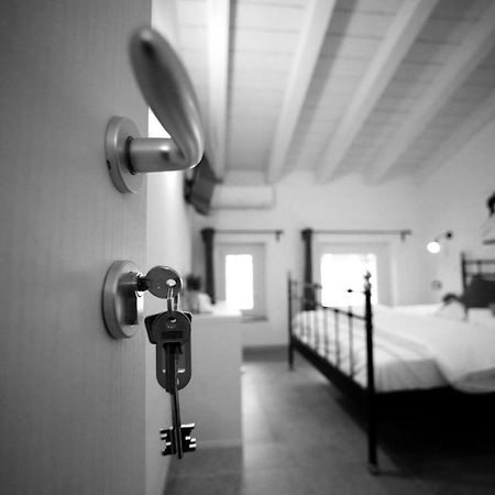 Ermi Hotel Sona Bagian luar foto