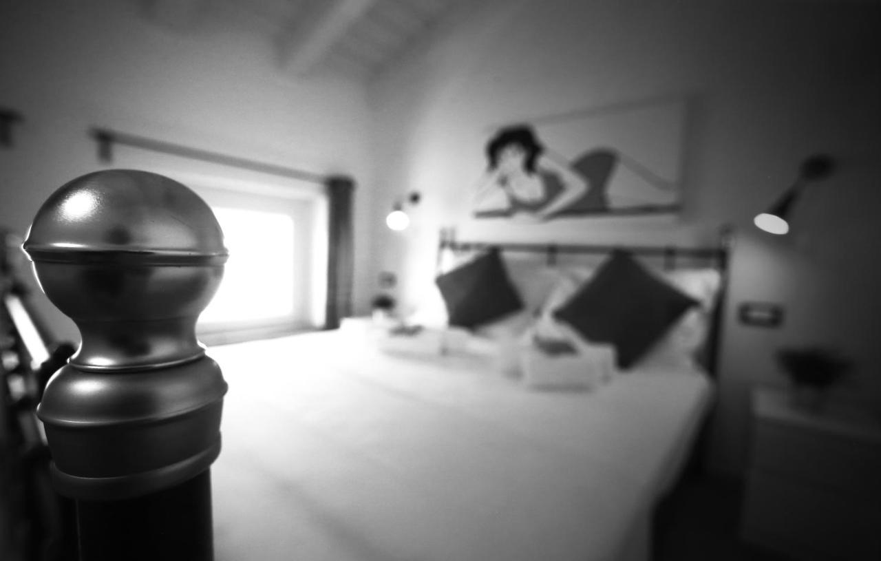 Ermi Hotel Sona Bagian luar foto