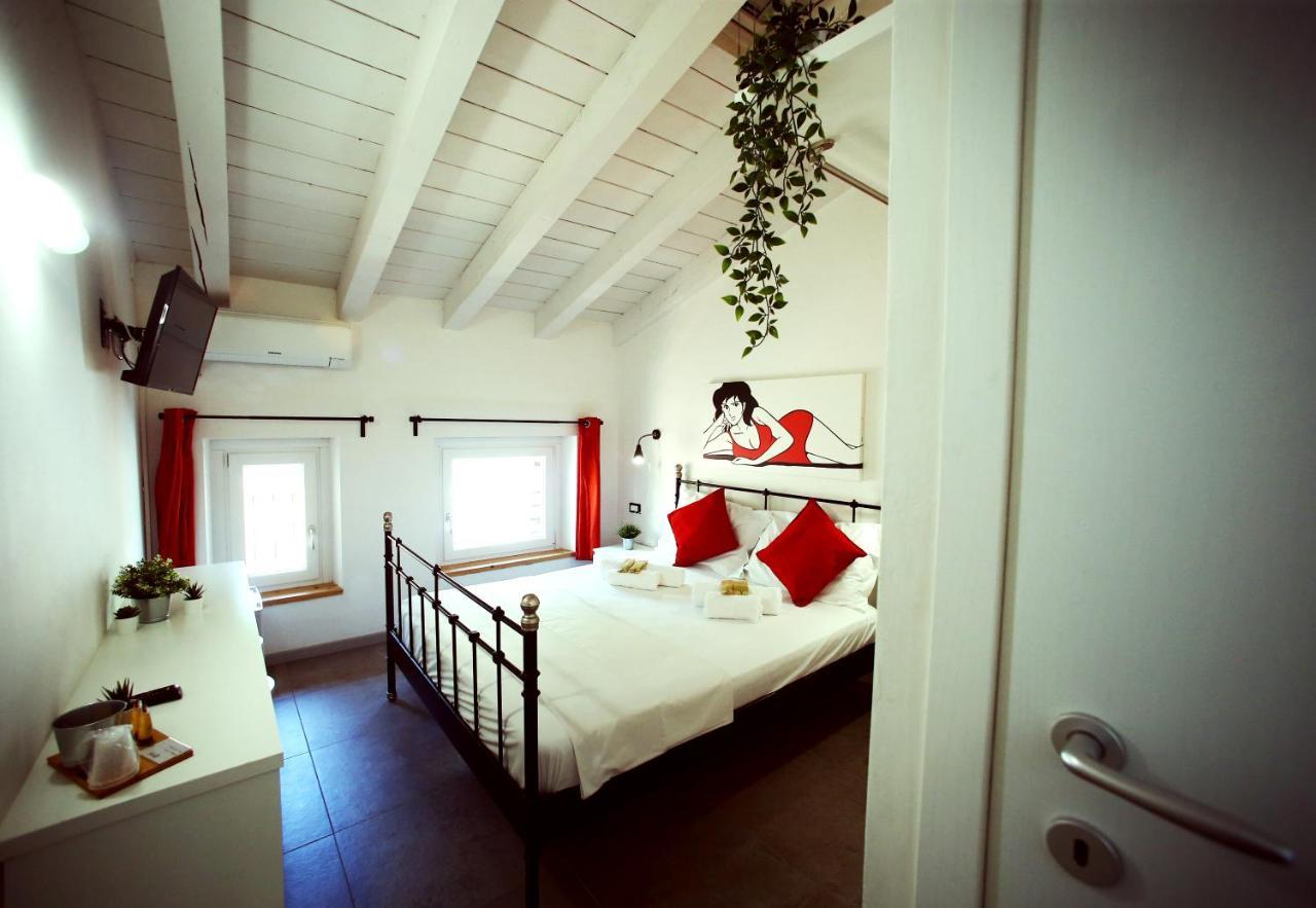Ermi Hotel Sona Bagian luar foto