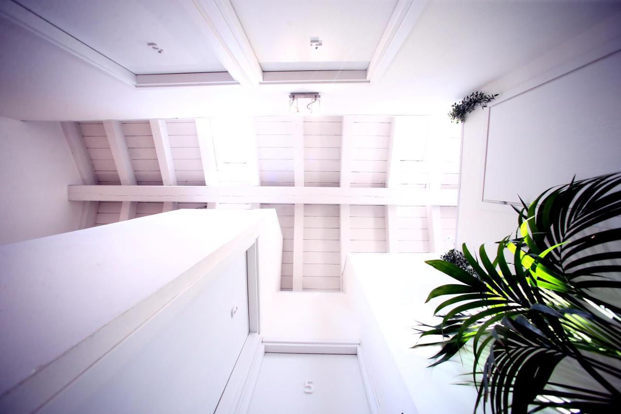 Ermi Hotel Sona Bagian luar foto