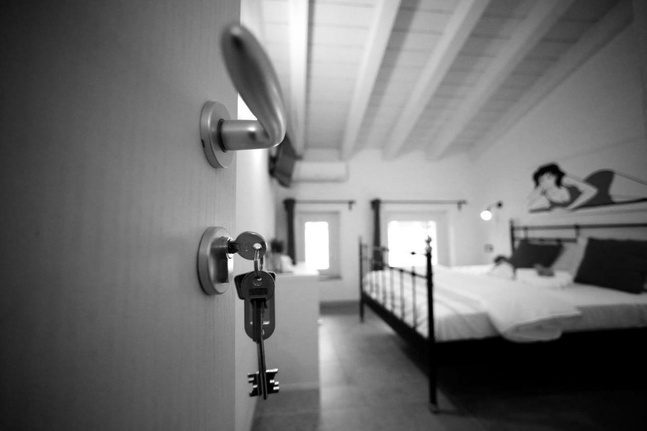 Ermi Hotel Sona Bagian luar foto