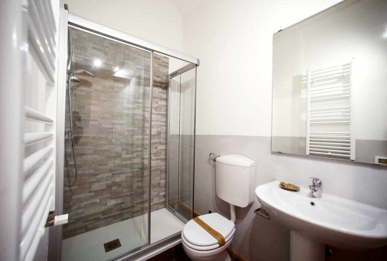Ermi Hotel Sona Bagian luar foto