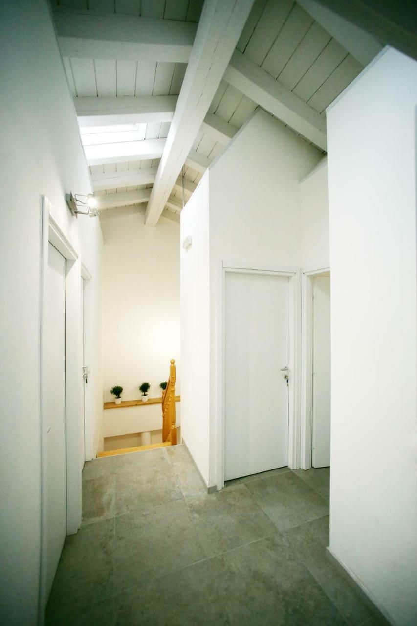 Ermi Hotel Sona Bagian luar foto