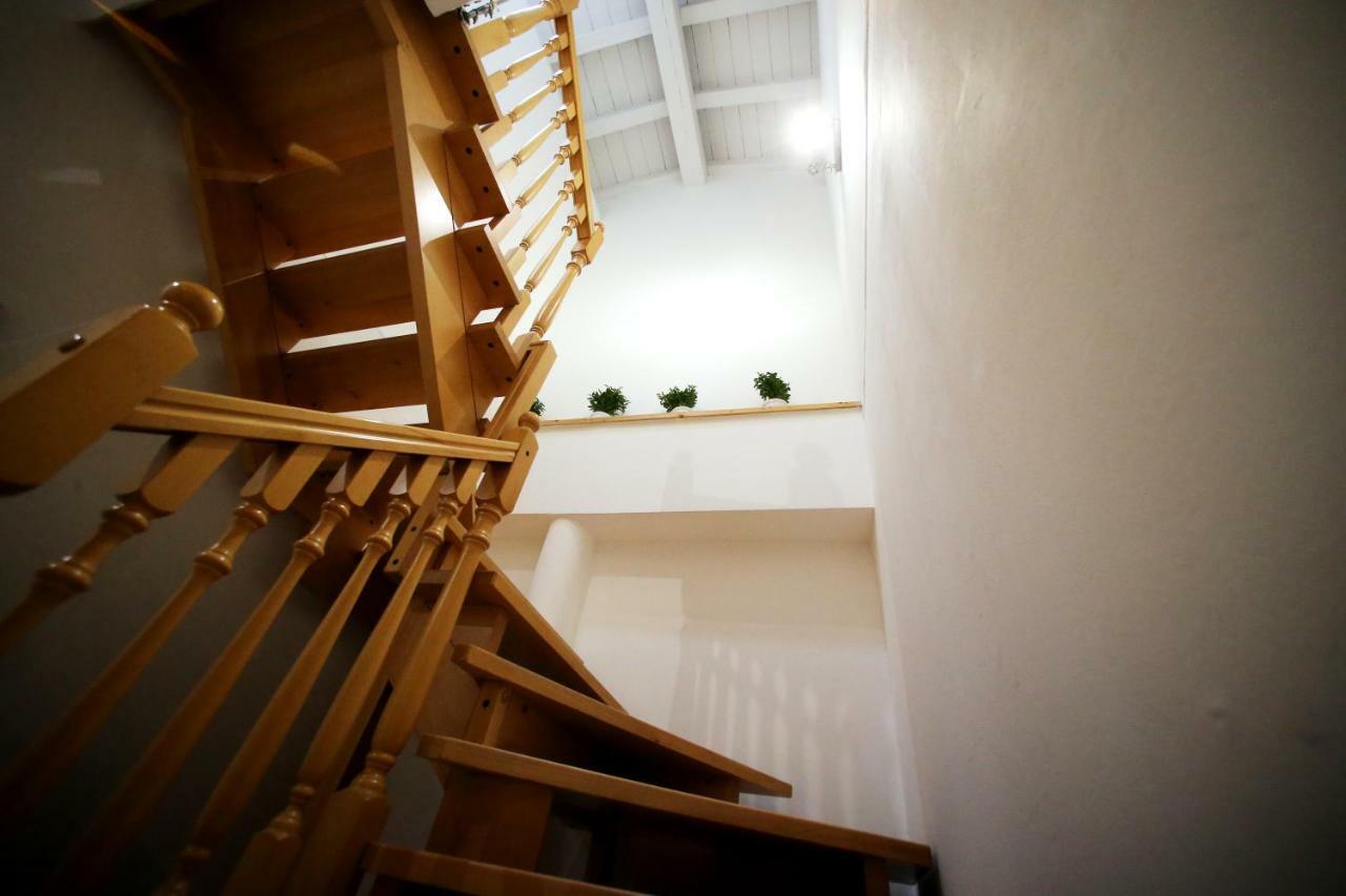 Ermi Hotel Sona Bagian luar foto