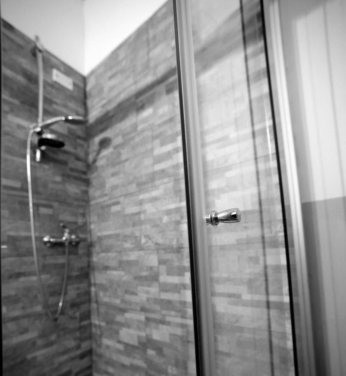 Ermi Hotel Sona Bagian luar foto