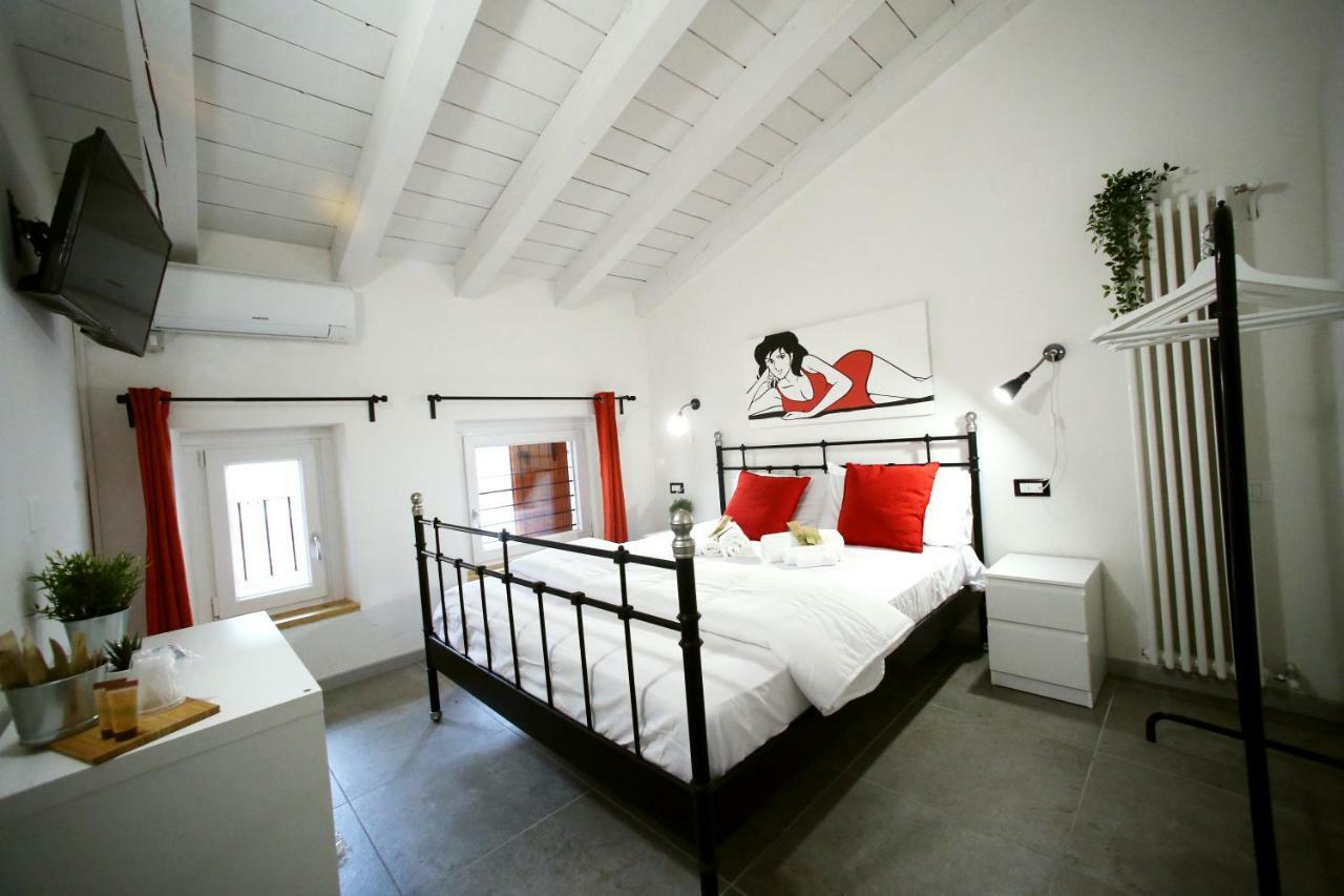 Ermi Hotel Sona Bagian luar foto